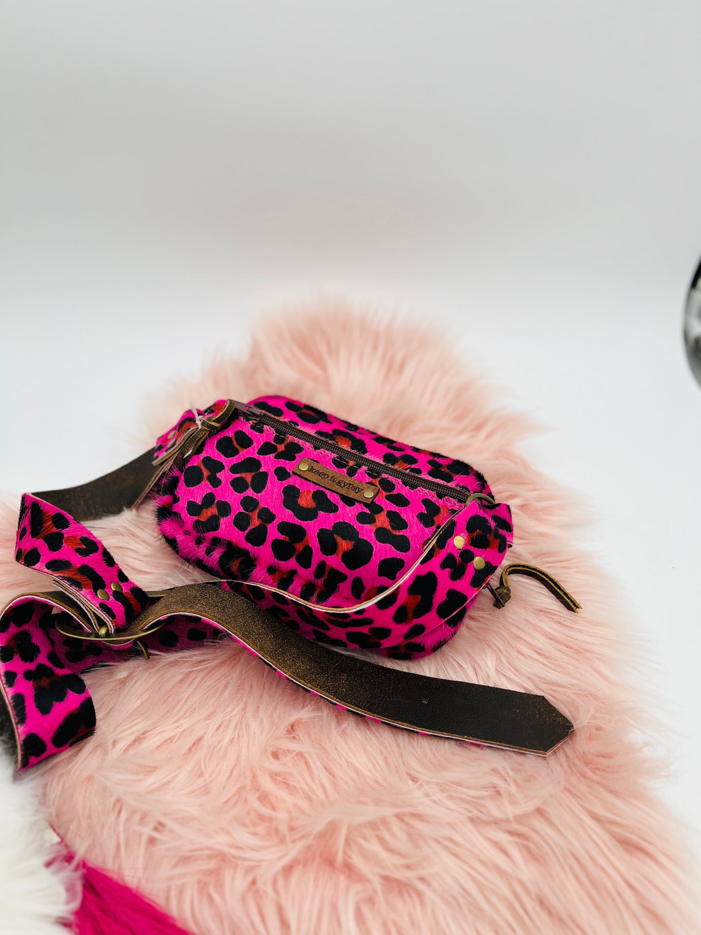 Fiesta Paige Pink/BLK Leopard body bag